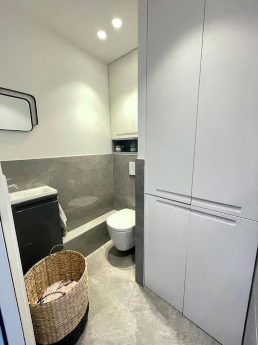 Beach Front, Superbe Appartement Pour 4 Personnes Nicea Zewnętrze zdjęcie