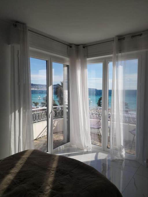 Beach Front, Superbe Appartement Pour 4 Personnes Nicea Zewnętrze zdjęcie
