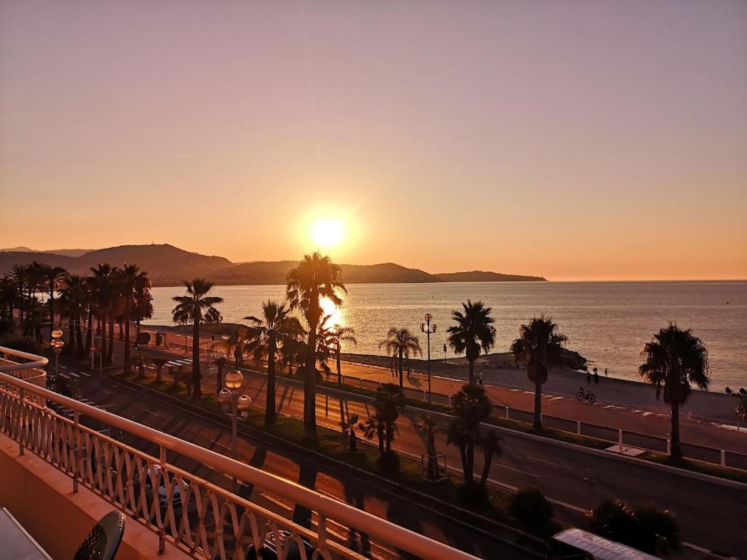 Beach Front, Superbe Appartement Pour 4 Personnes Nicea Zewnętrze zdjęcie