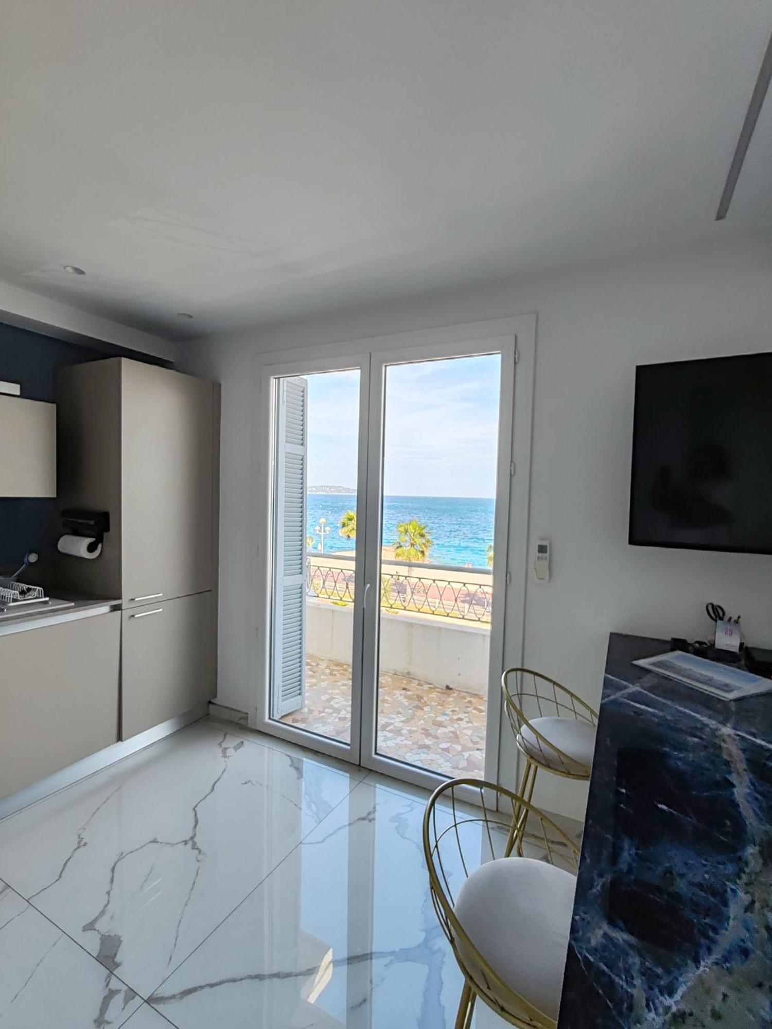 Beach Front, Superbe Appartement Pour 4 Personnes Nicea Zewnętrze zdjęcie