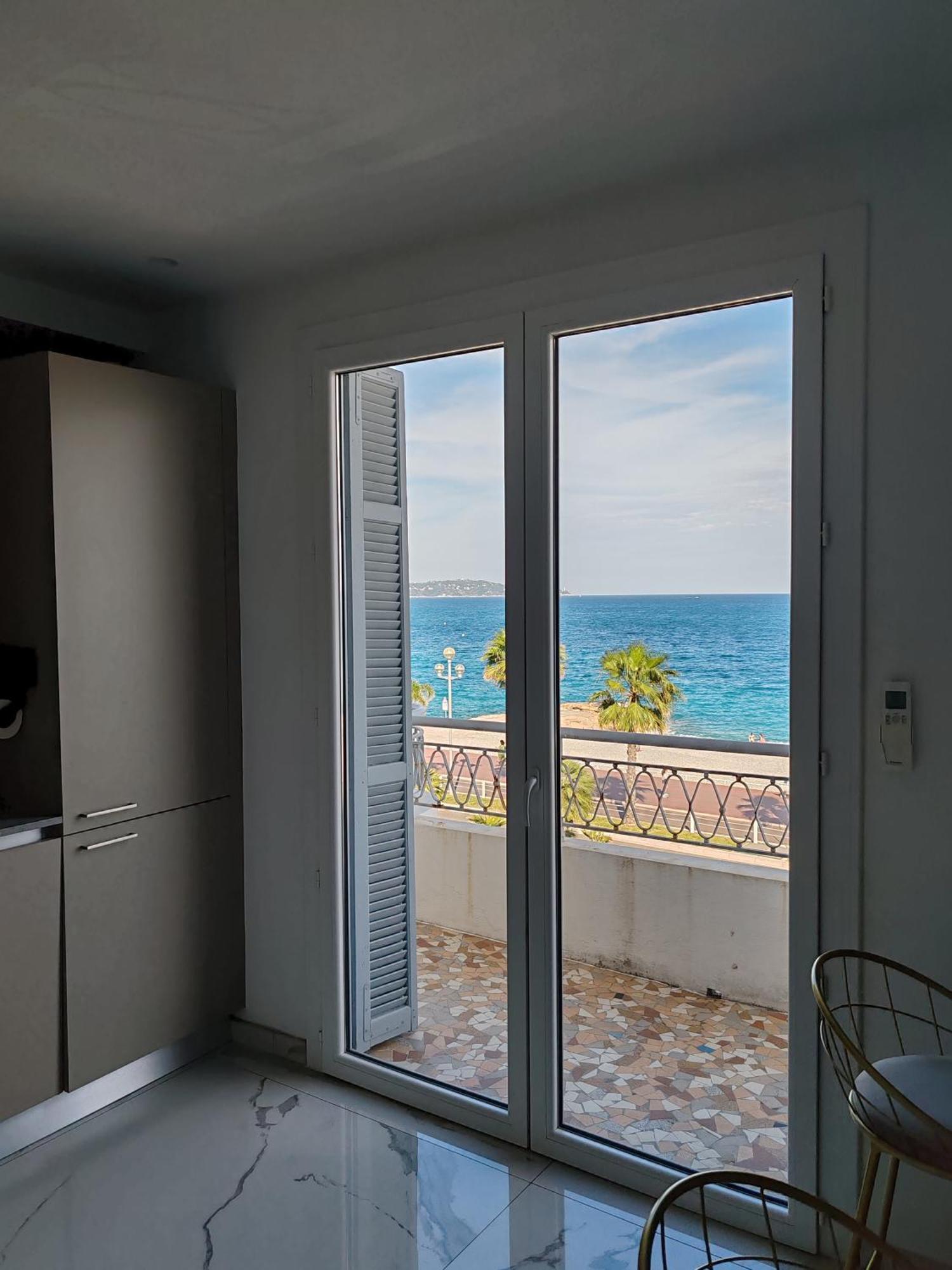 Beach Front, Superbe Appartement Pour 4 Personnes Nicea Zewnętrze zdjęcie