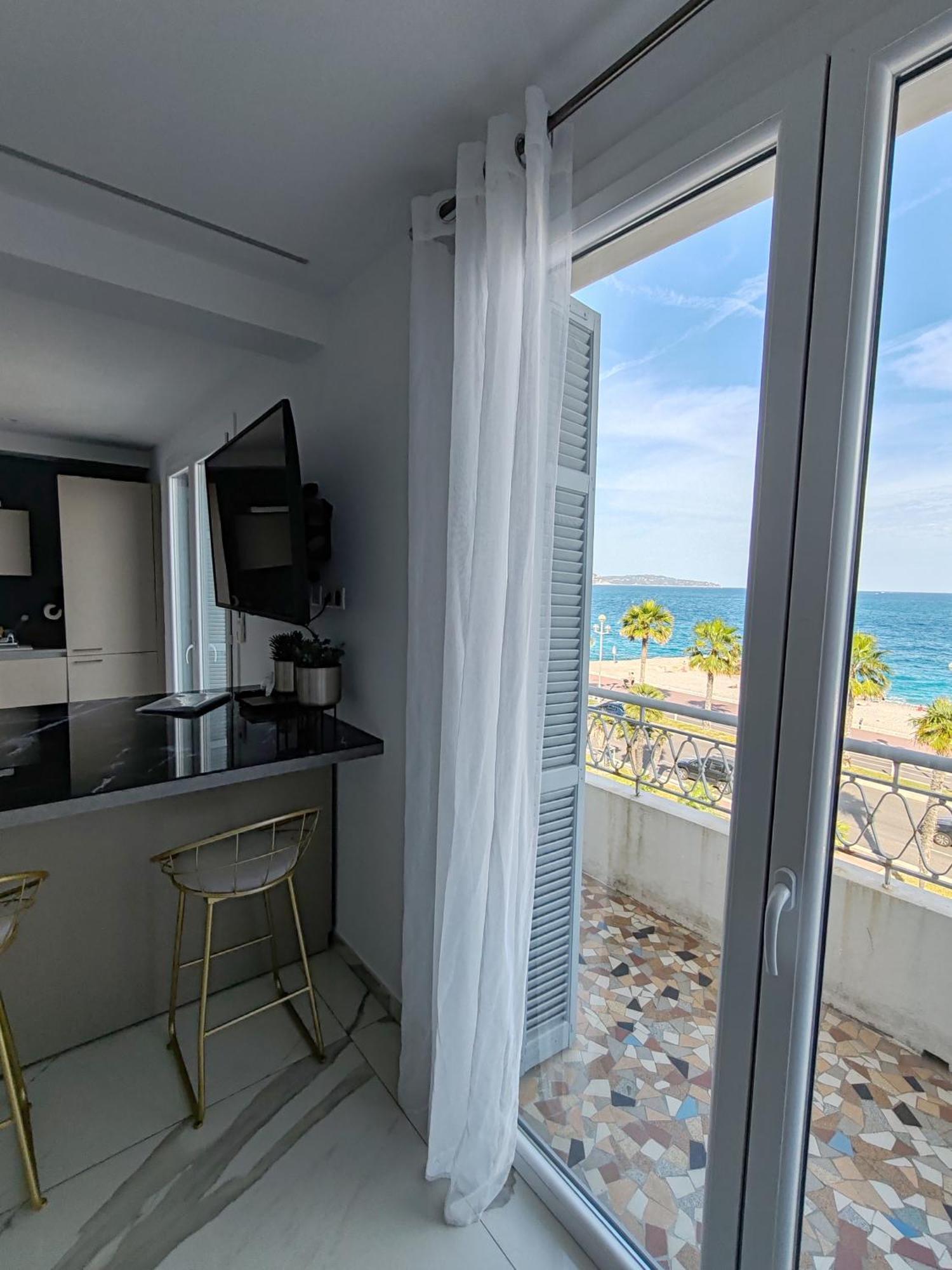 Beach Front, Superbe Appartement Pour 4 Personnes Nicea Zewnętrze zdjęcie