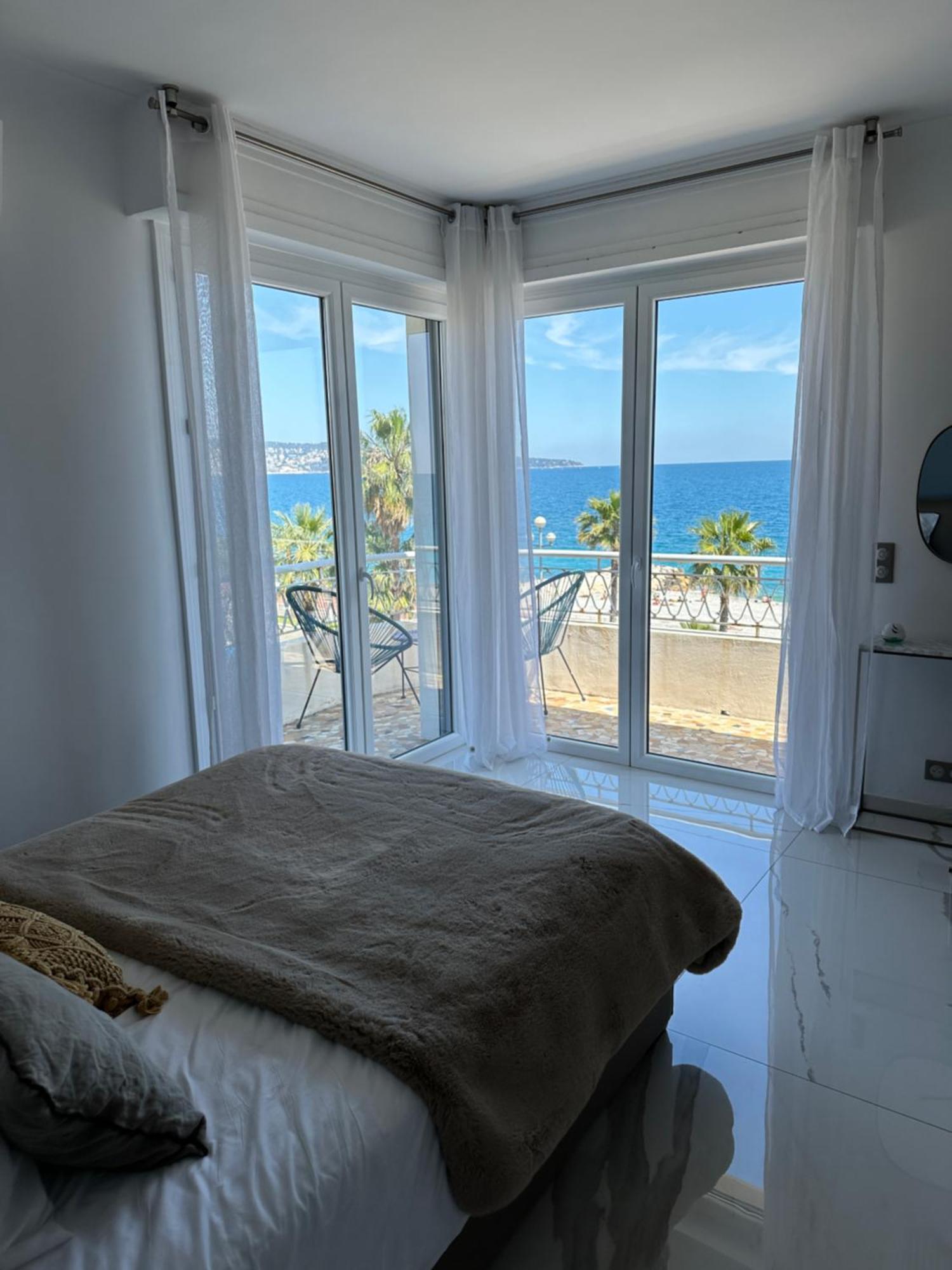 Beach Front, Superbe Appartement Pour 4 Personnes Nicea Zewnętrze zdjęcie