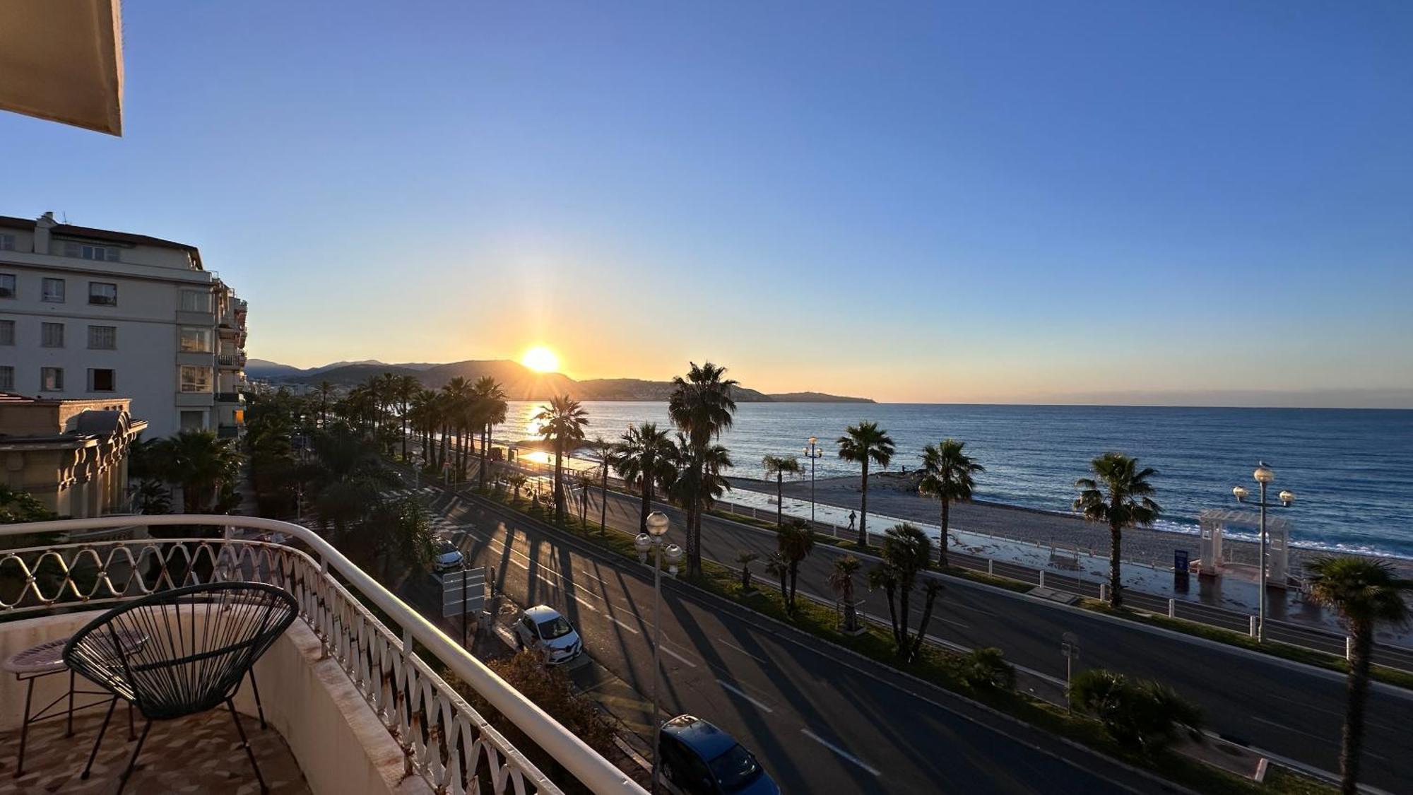 Beach Front, Superbe Appartement Pour 4 Personnes Nicea Zewnętrze zdjęcie