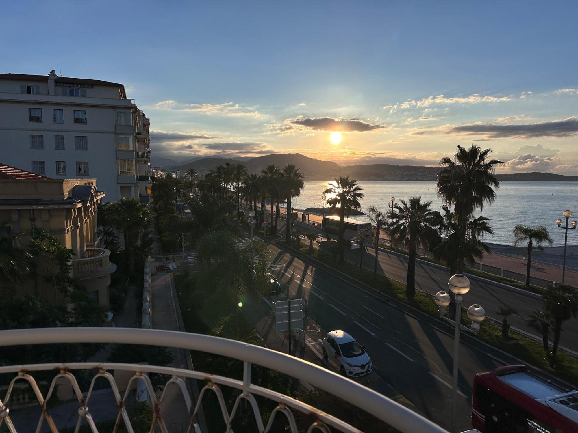 Beach Front, Superbe Appartement Pour 4 Personnes Nicea Zewnętrze zdjęcie